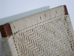 Poltrona di provenienza Indiana con corda intrecciata su struttura in legno di teak. Prodotto unico ed artigianale al 100%. Pezzo unico. Dimensioni 76x70 h78, seduta 30cm.