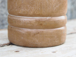 Vaso Indiano in legno, pezzo unico ricavato da un unico tronco di legno. Dimensioni diam 13 h 20 cm.  disponibili altri pezzi e colori come da foto.