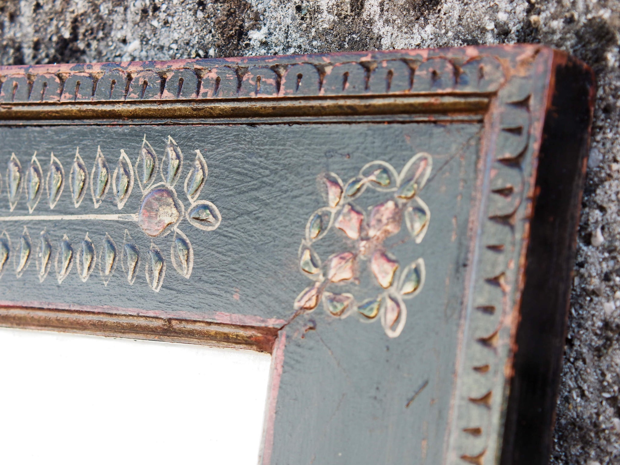 Cornice in legno decorata e dipinta cod.CORN6182 – etnikó by crosato