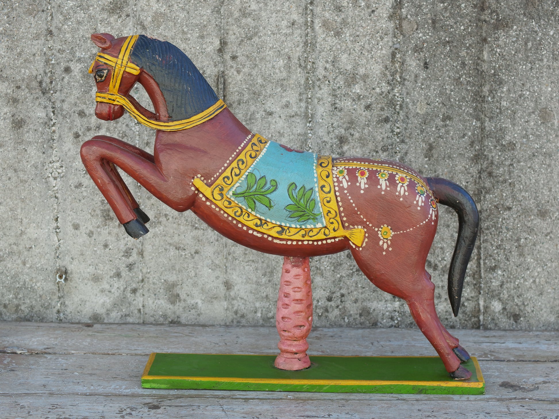 statua indiana raffigurante un cavallo in legno di teak incisodimensioni 50x12 h45cm