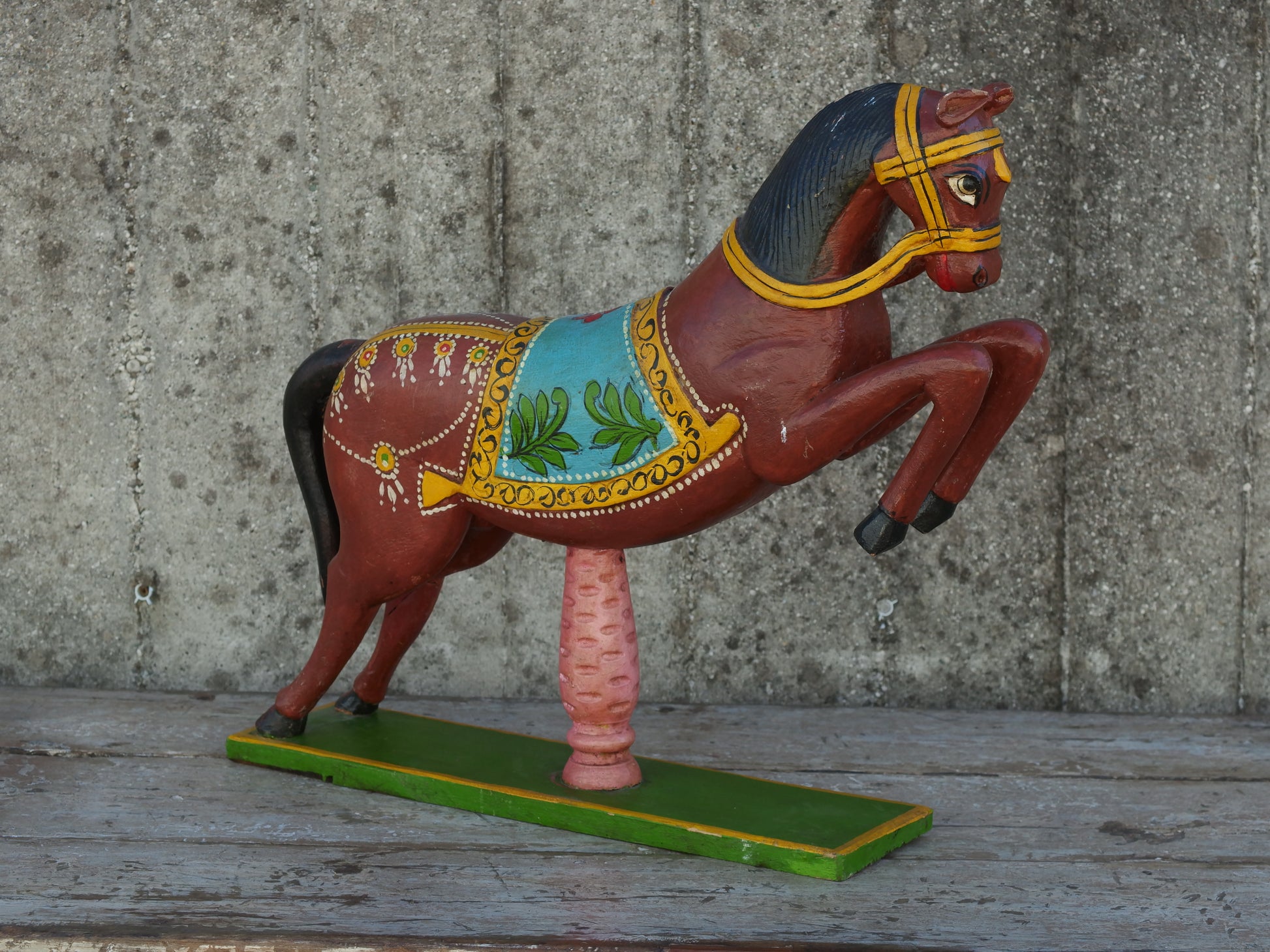 statua indiana raffigurante un cavallo in legno di teak incisodimensioni 50x12 h45cm