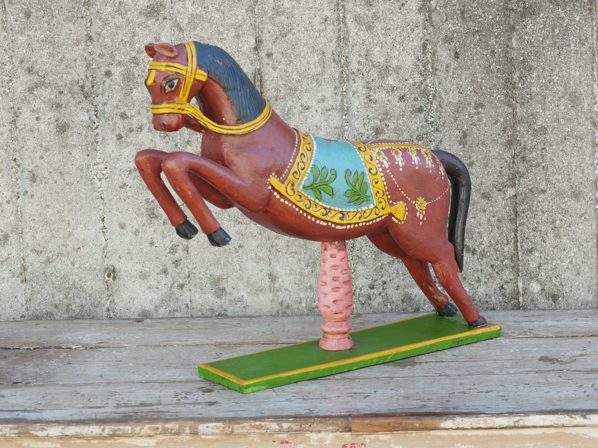 statua indiana raffigurante un cavallo in legno di teak incisodimensioni 50x12 h45cm