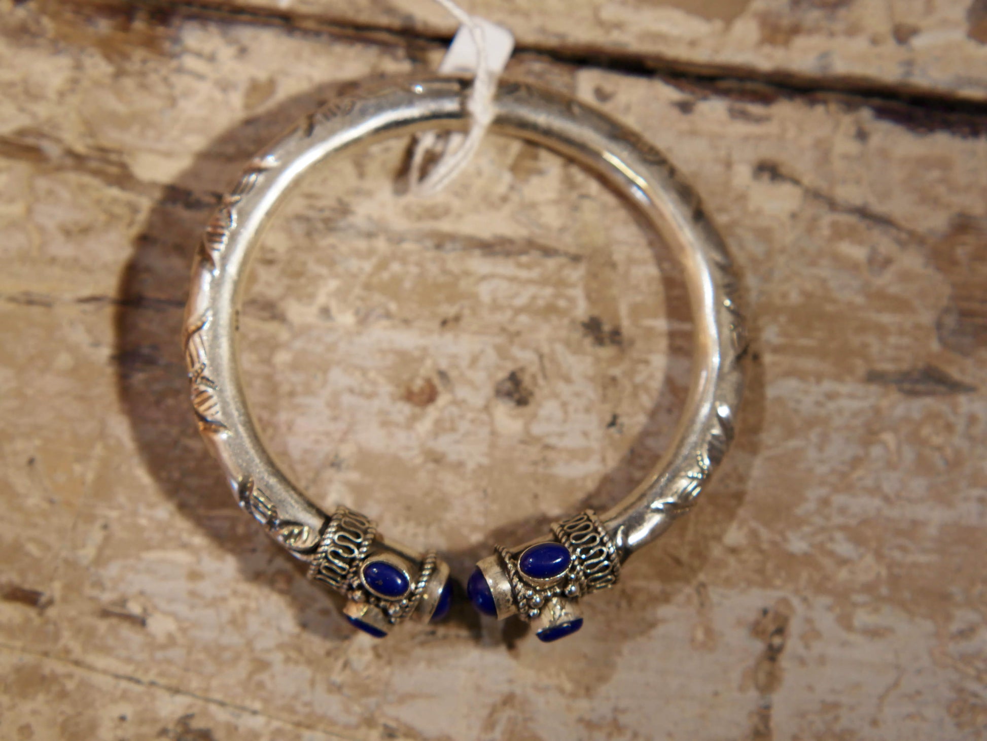 bracciale in lapis e argento facilmente indossabile ed apribile, può essere indossato da qualsiasi polso perchè si può stringere, ovalizzare, allargare ecc... pezzo unico  dimensioni diametro interno 5.5 cm, peso 24grammi  per ulteriori info o foto 0039 3338778241 watshapp info@etniko.it mail etsy, instangram, pinterest, facebook     etniko by crosato 