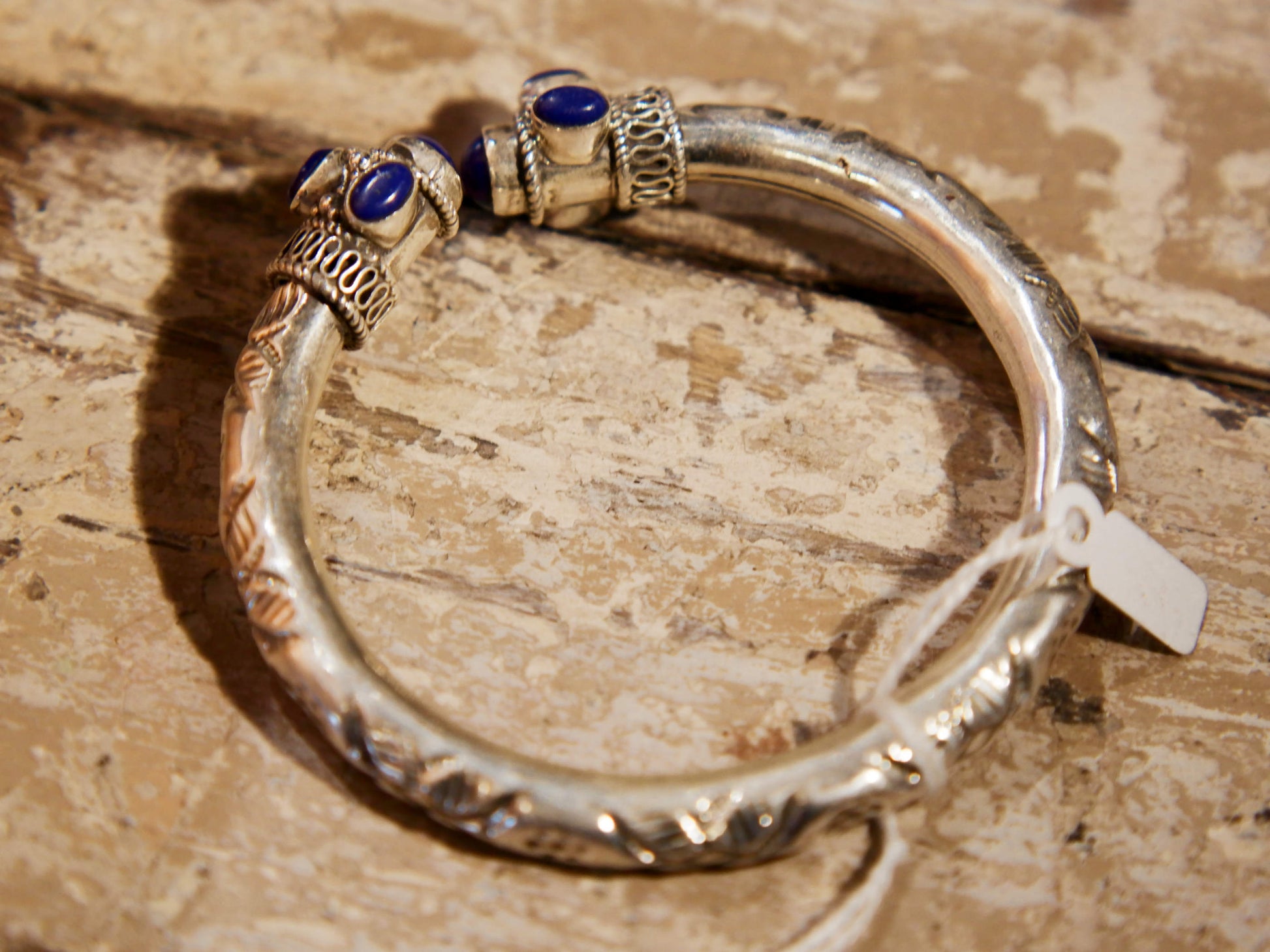 bracciale in lapis e argento facilmente indossabile ed apribile, può essere indossato da qualsiasi polso perchè si può stringere, ovalizzare, allargare ecc... pezzo unico  dimensioni diametro interno 5.5 cm, peso 24grammi  per ulteriori info o foto 0039 3338778241 watshapp info@etniko.it mail etsy, instangram, pinterest, facebook     etniko by crosato 