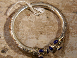 bracciale in lapis e argento facilmente indossabile ed apribile, può essere indossato da qualsiasi polso perchè si può stringere, ovalizzare, allargare ecc... pezzo unico  dimensioni diametro interno 5.5 cm, peso 24grammi  per ulteriori info o foto 0039 3338778241 watshapp info@etniko.it mail etsy, instangram, pinterest, facebook     etniko by crosato 