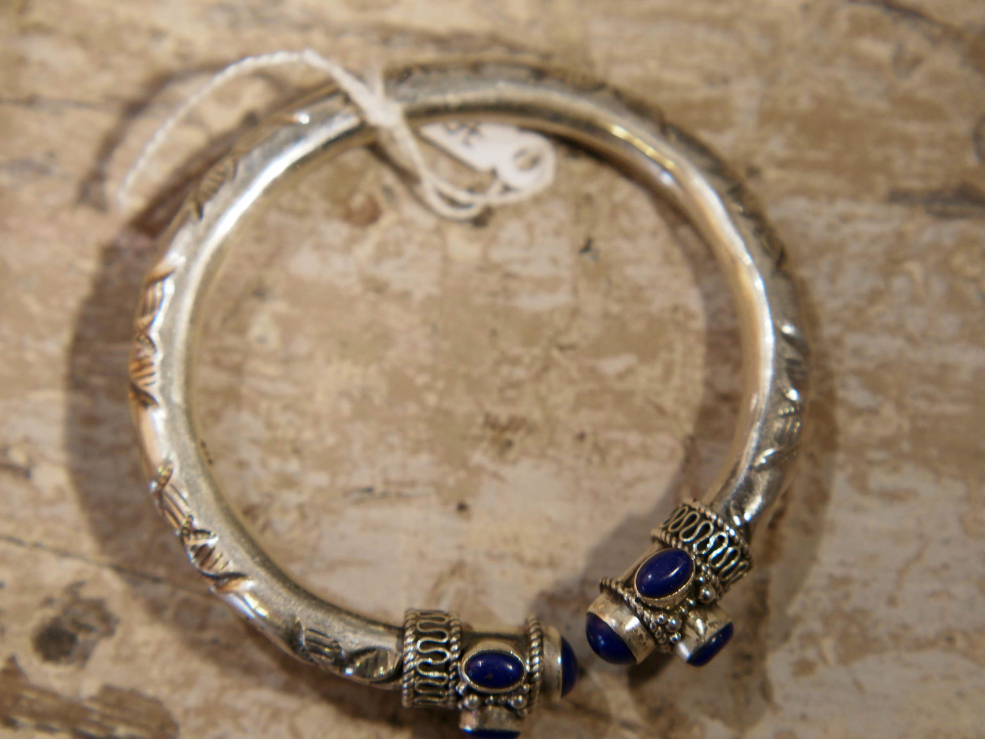 bracciale in lapis e argento facilmente indossabile ed apribile, può essere indossato da qualsiasi polso perchè si può stringere, ovalizzare, allargare ecc... pezzo unico  dimensioni diametro interno 5.5 cm, peso 24grammi  per ulteriori info o foto 0039 3338778241 watshapp info@etniko.it mail etsy, instangram, pinterest, facebook     etniko by crosato 