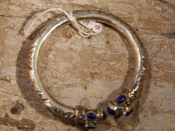 bracciale in lapis e argento facilmente indossabile ed apribile, può essere indossato da qualsiasi polso perchè si può stringere, ovalizzare, allargare ecc... pezzo unico  dimensioni diametro interno 5.5 cm, peso 24grammi  per ulteriori info o foto 0039 3338778241 watshapp info@etniko.it mail etsy, instangram, pinterest, facebook     etniko by crosato 