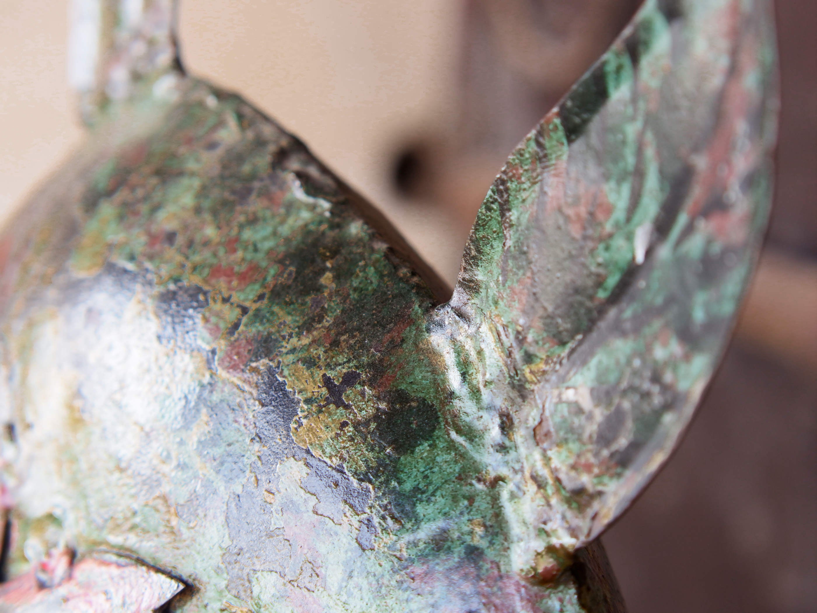 statua gufo in metallo dipinto. lavorato a mano. pezzo unico.  dimensione 60x35 h125
