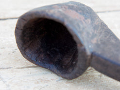 vecchio cucchiaio in legno ricavato da un unico tronco. dimensioni 34x8 h8cm.   per info ed ulteriori foto info@etniko.it facebook / instagram : etnikobycrosato 0039 3338778241
