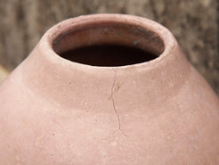 Vaso tadelakt, un intonaco di origine marocchina tipico della città di Marrakech, un metodo completamente ecologico basato sull'utilizzo di calce idrata, sapone nero, pigmenti naturali e cere.Dimensioni Diametro 24 h41cm.