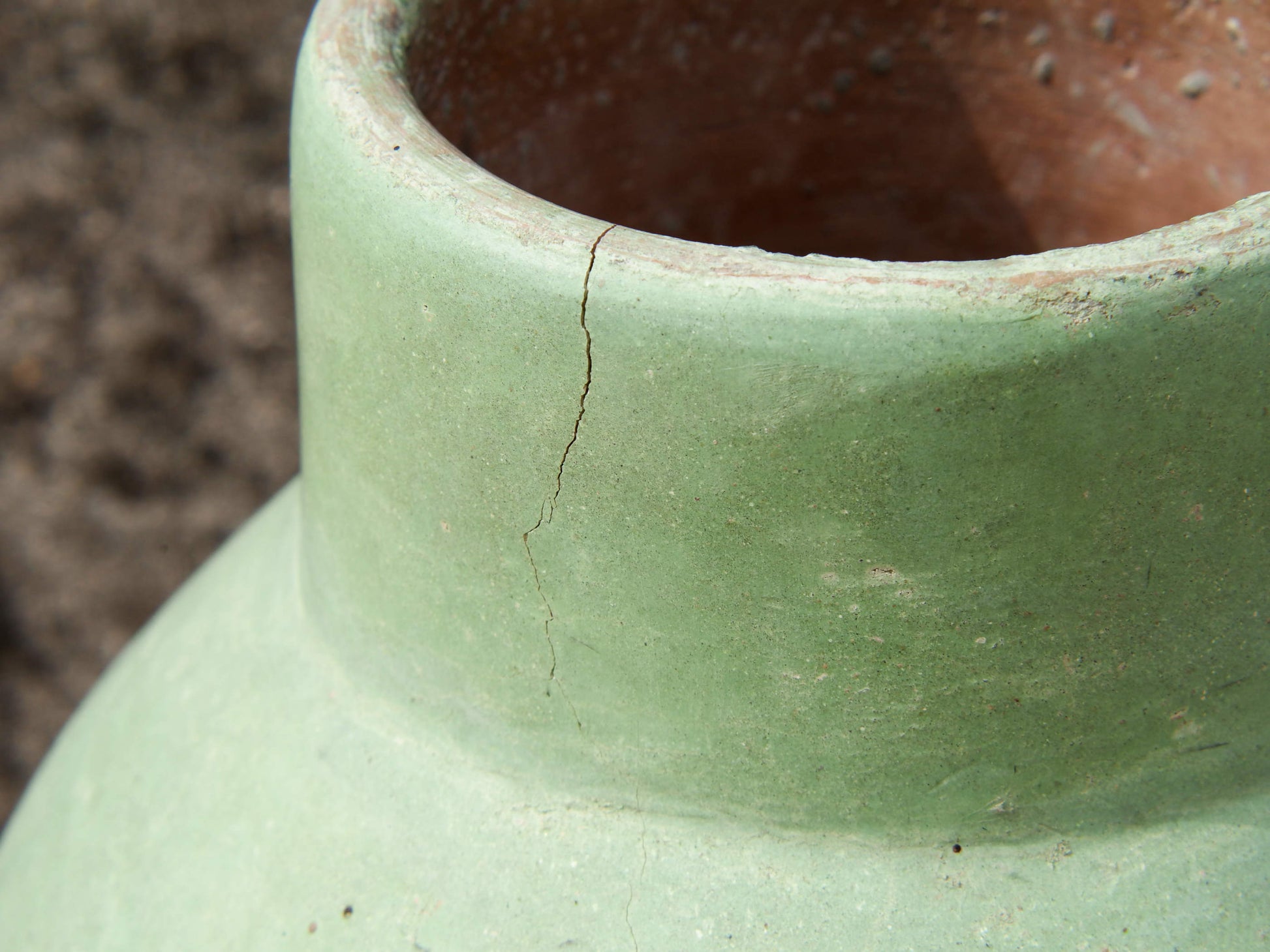 Vaso tadelakt, un intonaco di origine marocchina tipico della città di Marrakech, un metodo completamente ecologico basato sull'utilizzo di calce idrata, sapone nero, pigmenti naturali e cere.Dimensioni Diametro 26 h44cm.