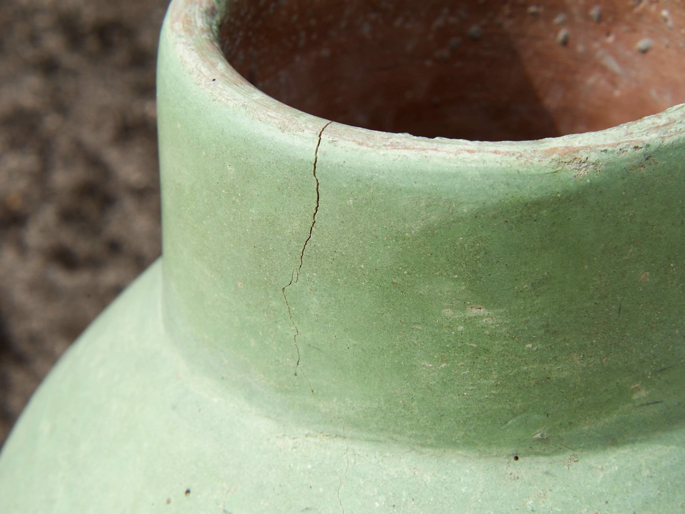 Vaso tadelakt, un intonaco di origine marocchina tipico della città di Marrakech, un metodo completamente ecologico basato sull'utilizzo di calce idrata, sapone nero, pigmenti naturali e cere.Dimensioni Diametro 26 h44cm.