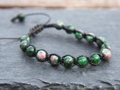 Bracciale intrecciato con lapislazzulo verde. Pezzo unico assemblato artigianalmente.lunghezza regolabile 16/24cm, altezza 1cm, peso 15 grammi