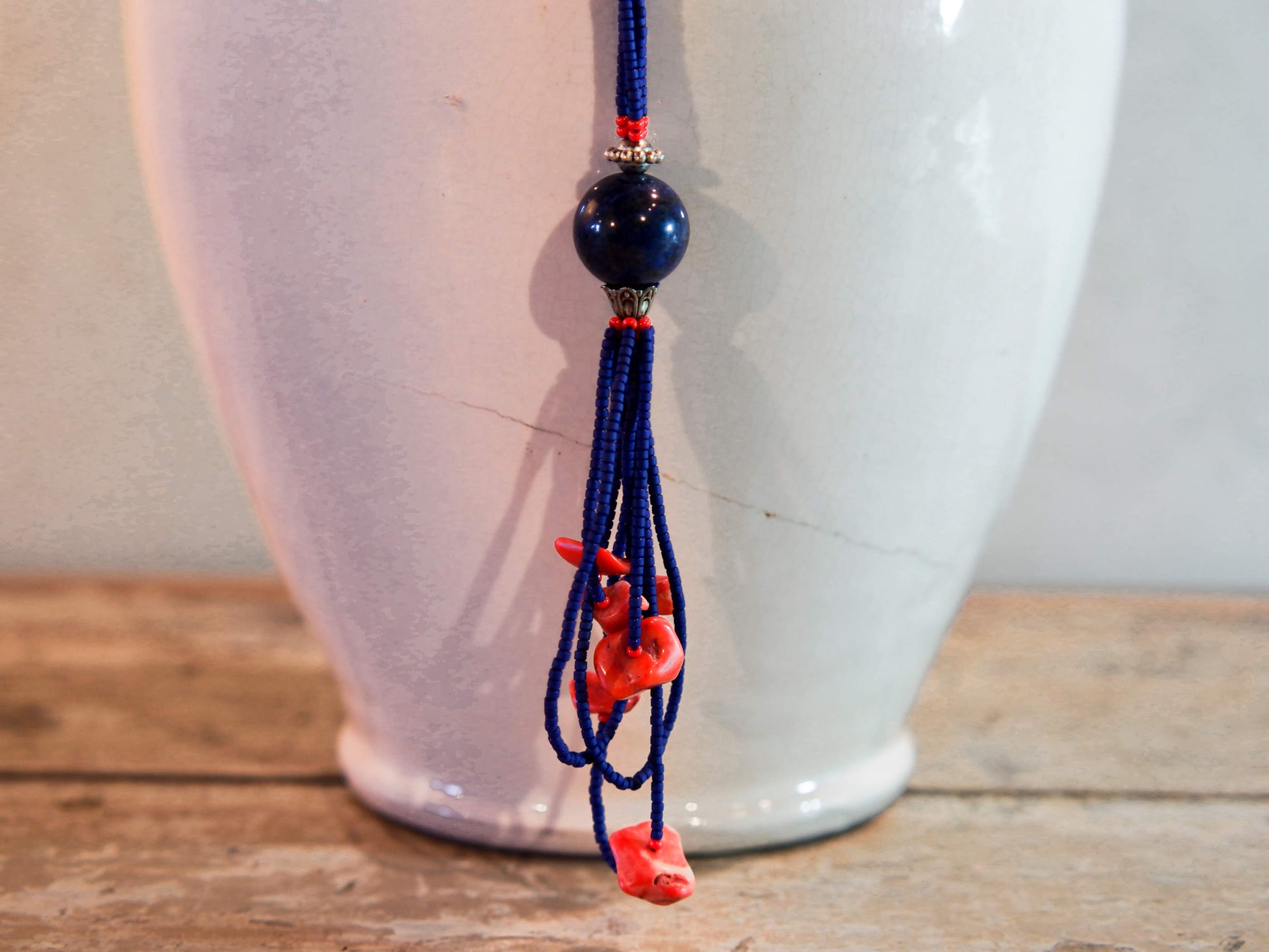 collana indiana in corallo e lapis. assemblata artigianalmente, pezzo unico .  peso totale 48 gr, lunghezza totale 82cm   per ulteriori info o foto info@etniko.it 0039 3338778241 fb , ig etniko by crosato