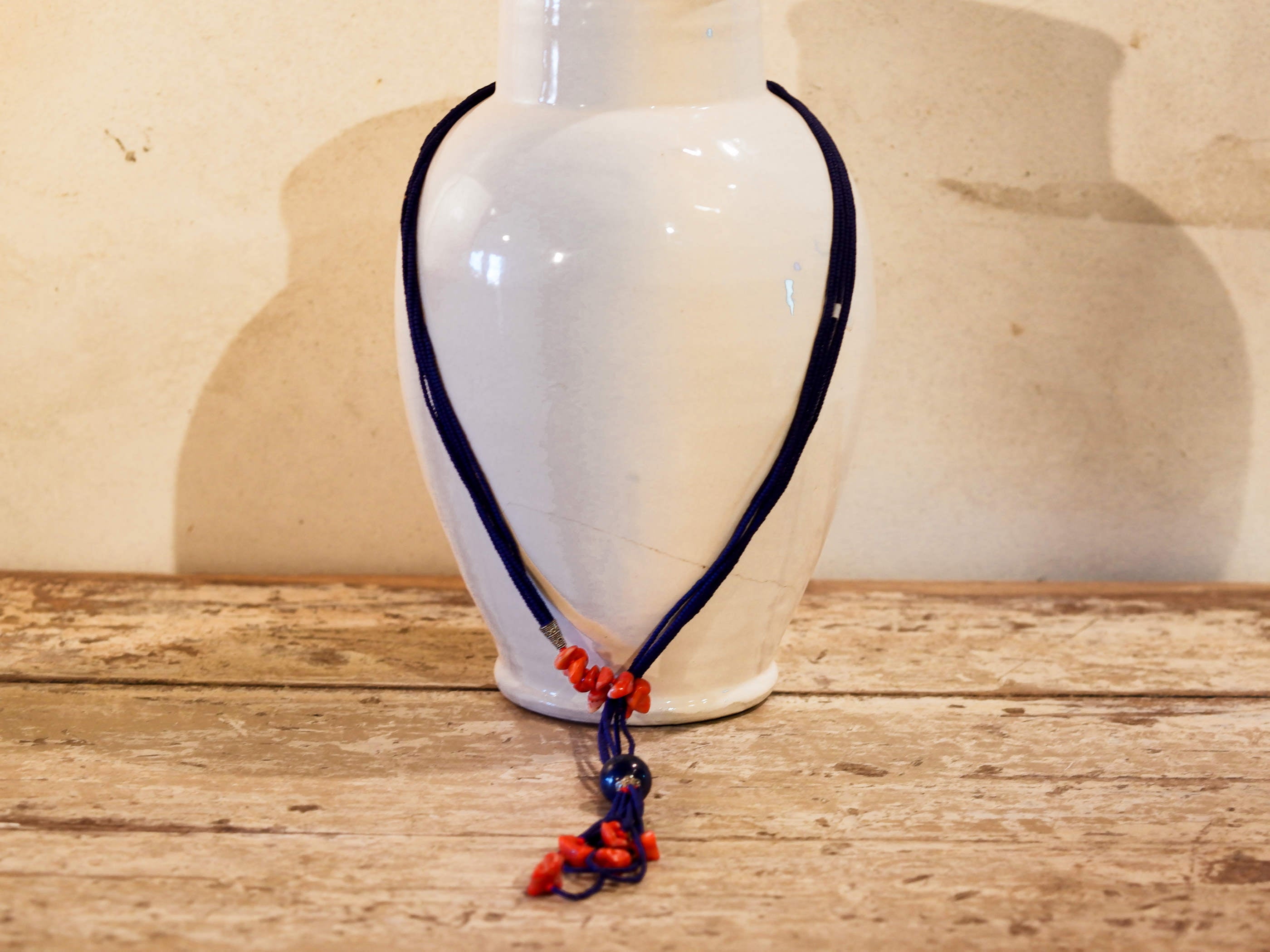 collana indiana in corallo e lapis. assemblata artigianalmente, pezzo unico .  peso totale 48 gr, lunghezza totale 82cm   per ulteriori info o foto info@etniko.it 0039 3338778241 fb , ig etniko by crosato