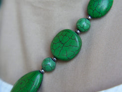 collana con turchese e malachite. pietre naturali non tinte o alterate chimicamente . pezzo unico, assemblato artigianalmente . lunghezza girollo 46cm, lunghezza pendaglio 11cm, peso 52 gr