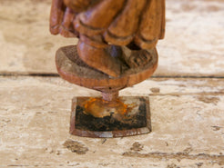 vecchia statua indiana raffigurante guardiano sikh in legno di teak inciso, lavorata artigianalmente con basamento. toglieno dil basamento si può appendere a parete. databile anni 50/60 india, Rajasthan    disponibili altri modelli per info contattare watshapp 0039 3338778241 mail info@etniko.it facebook/ instagram/ etsy : etnikobycrosato