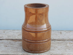 Vaso Indiano in legno, pezzo unico ricavato da un unico tronco di legno. Dimensioni diam 12 h20 cm.  disponibili altri pezzi e colori come da foto.