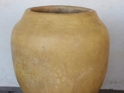 Vaso tadelakt, un intonaco di origine marocchina tipico della città di Marrakech, un metodo completamente ecologico basato sull'utilizzo di calce idrata, sapone nero, pigmenti naturali e cere.Dimensioni Diametro 35 h44cm.   per info ed ulteriori foto info@etniko.it facebook / instagram / pinterest : etnikobycrosato 0039 3338778241