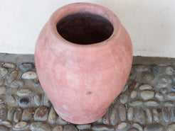 Vaso tadelakt, un intonaco di origine marocchina tipico della città di Marrakech, un metodo completamente ecologico basato sull'utilizzo di calce idrata, sapone nero, pigmenti naturali e cere. Dimensioni Diametro 33 h44cm.   per info ed ulteriori foto info@etniko.it facebook / instagram / pinterest : etnikobycrosato 0039 3338778241